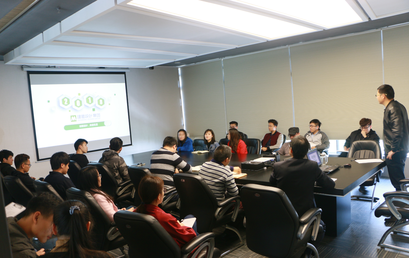 龙8国际电子平台2018年首期新员工入职培训昨日举行