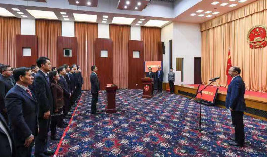 住房和城乡建设部举行宪法宣誓仪式 王蒙徽部长监誓